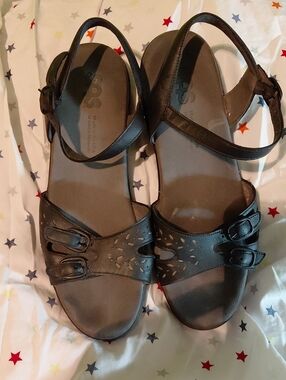 SAS Black Leather Cutout Buckle Sandals